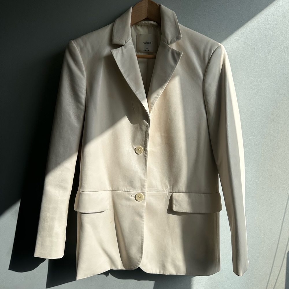 Wilfred Woman’s leather Cream Blazer